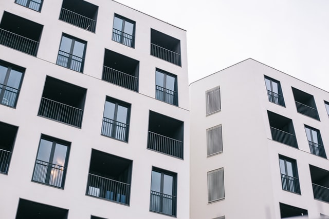 a%20white%20and%20black%20apartment%20building